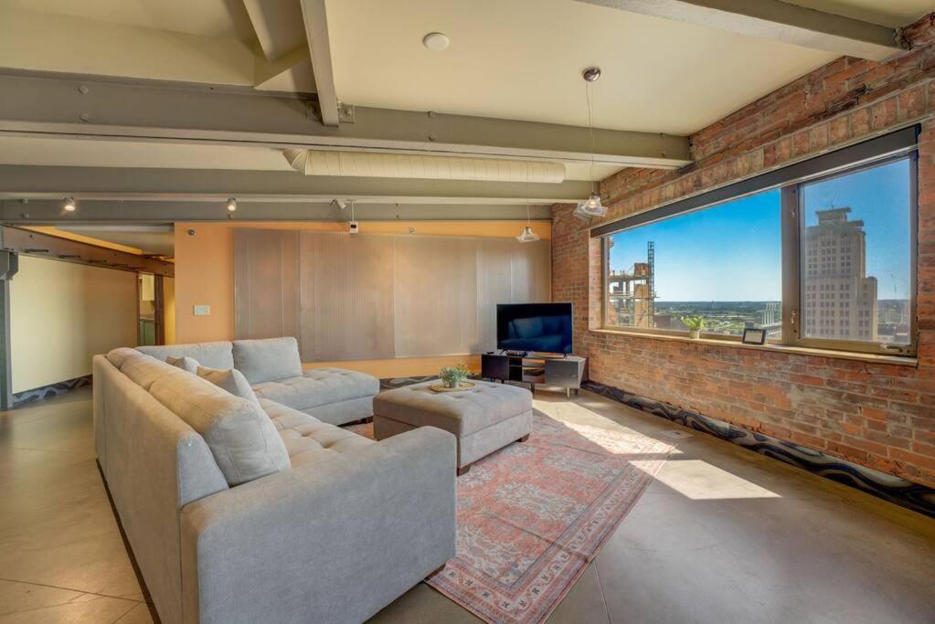 1600 Kcm Penthouse Apartment Cleveland Exteriör bild